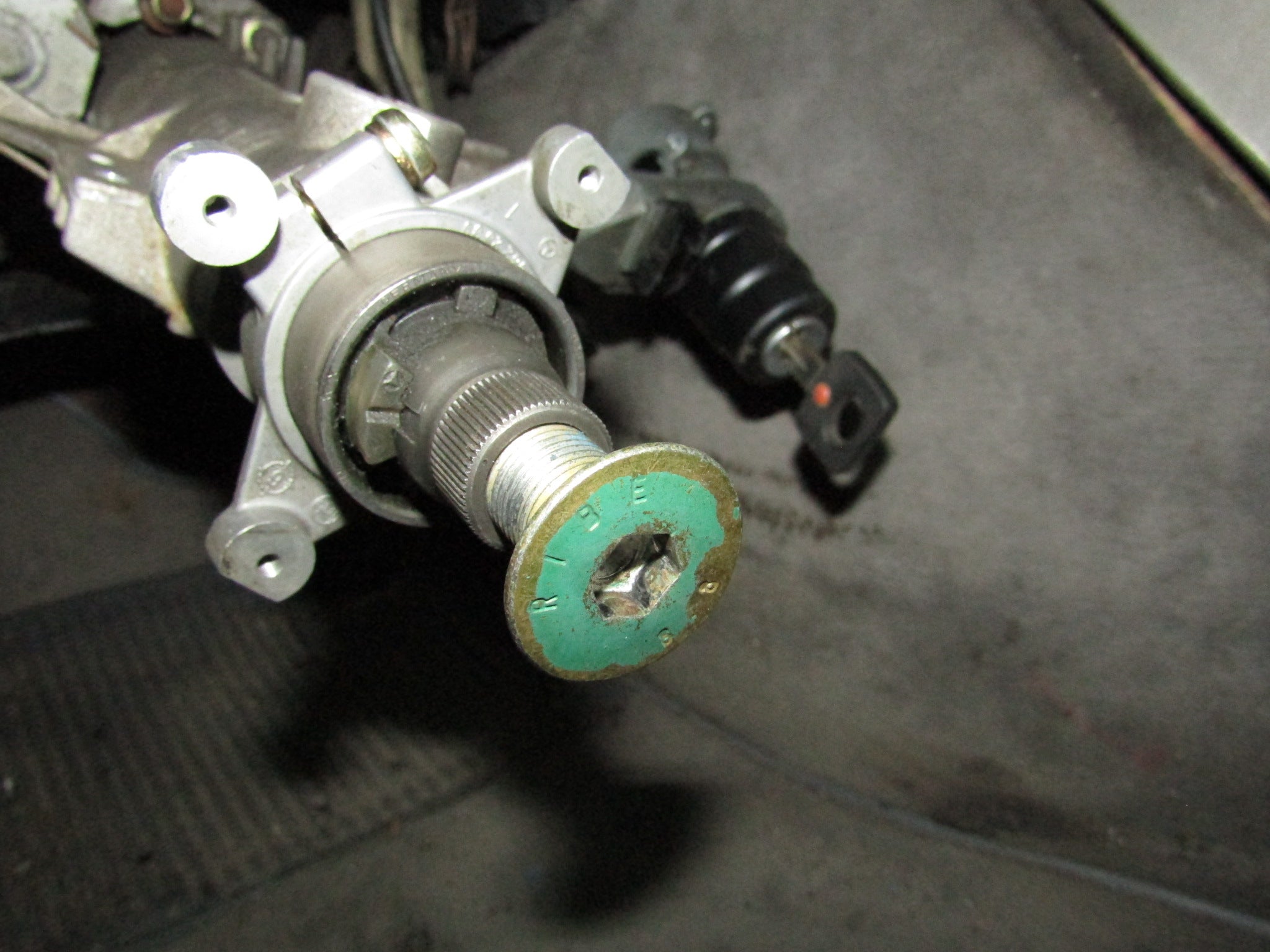 8693 Mercedes Benz 300E OEM Steering Wheel Mounting Bolt