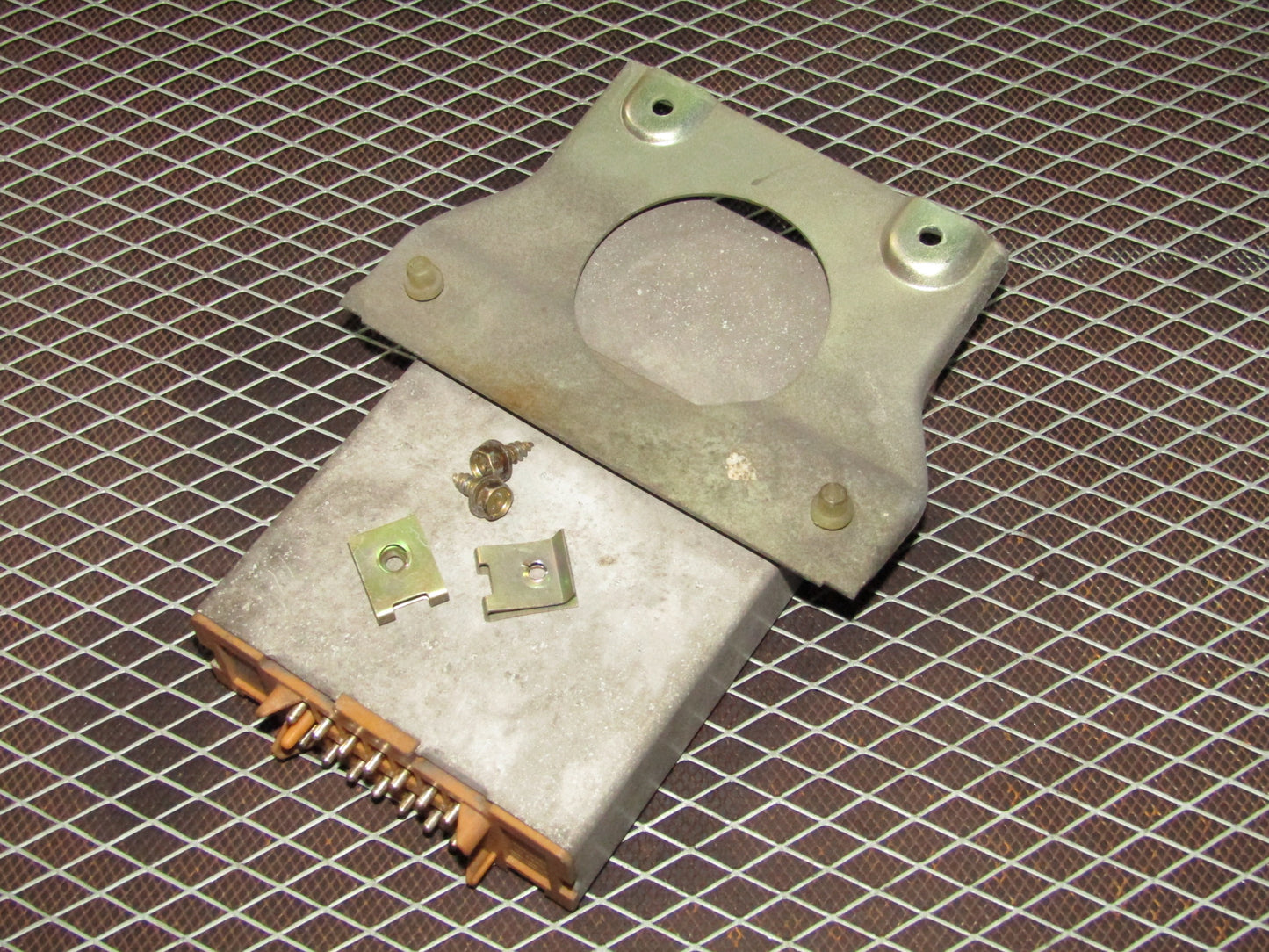 86-93 Mercedes Benz 300E OEM Cruise Control Computer Module 412 2051715