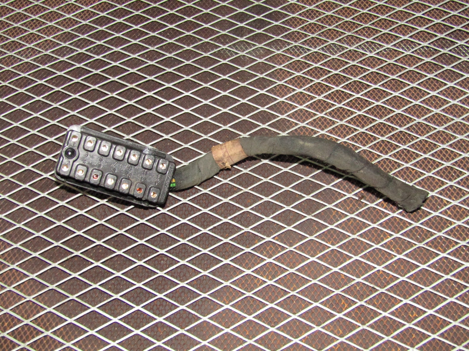 86-93 Mercedes Benz 300E OEM Cruise Control Computer Module Pigtail Harness