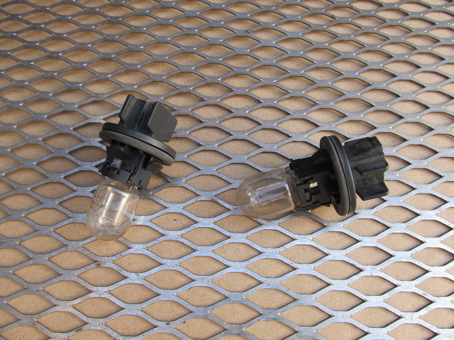 97 98 99 00 01 Honda Prelude OEM Front Signal Light Bulb Socket