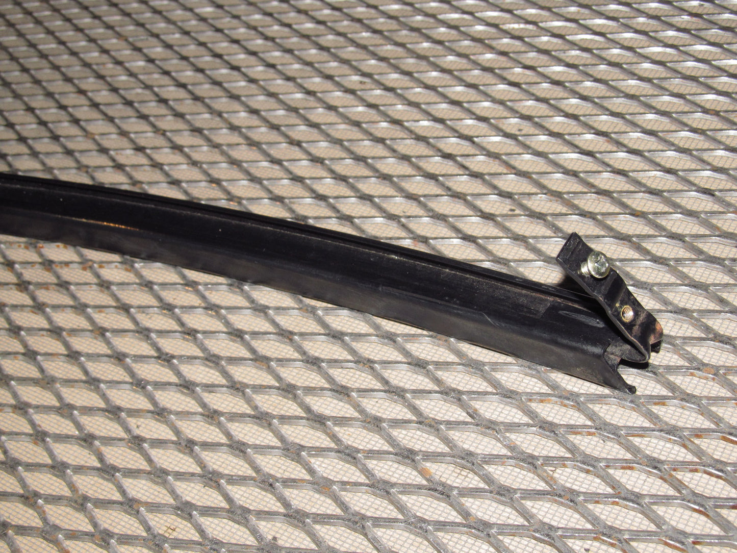 94 95 96 97 Mazda Miata OEM Window Regulator Guide - Right