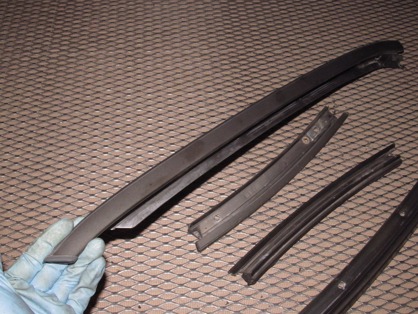 87 88 89 Nissan 300zx OEM Interior T-Top T Roof Top Weather Stripping Holder