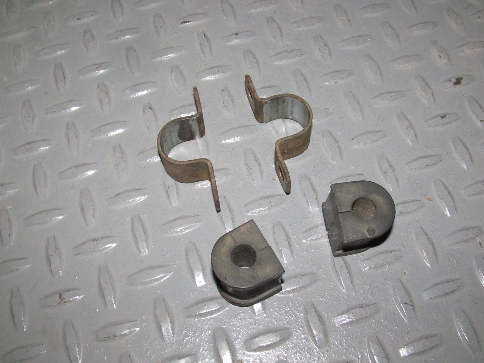 86 87 88 Mazda RX7 OEM Front Stabilizer Bar Mounting Bracket & Bushing