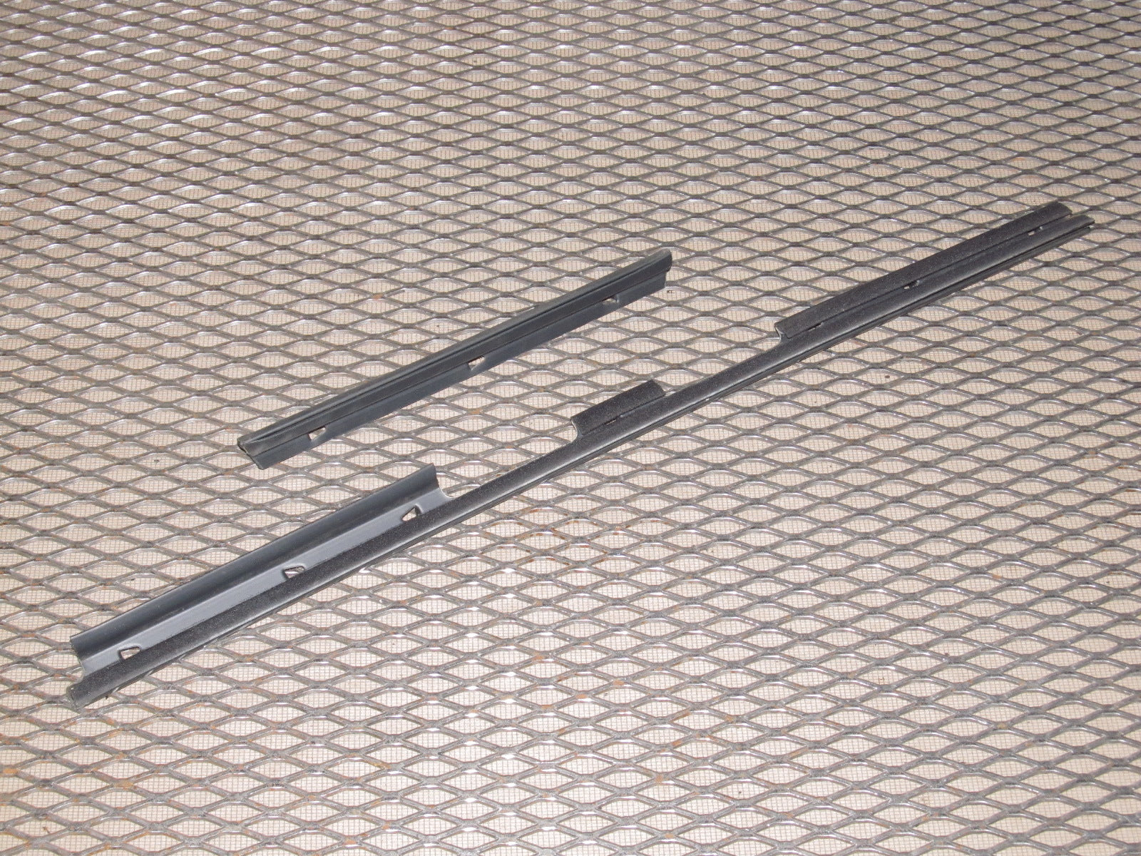 94 95 96 97 Mazda Miata OEM Interior Door Panel Top Window Guide - Right