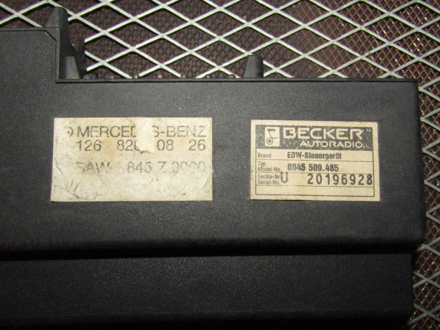 86-93 Mercedes Benz 300E OEM Radio Anti Theft Computer Module 126 820 0826
