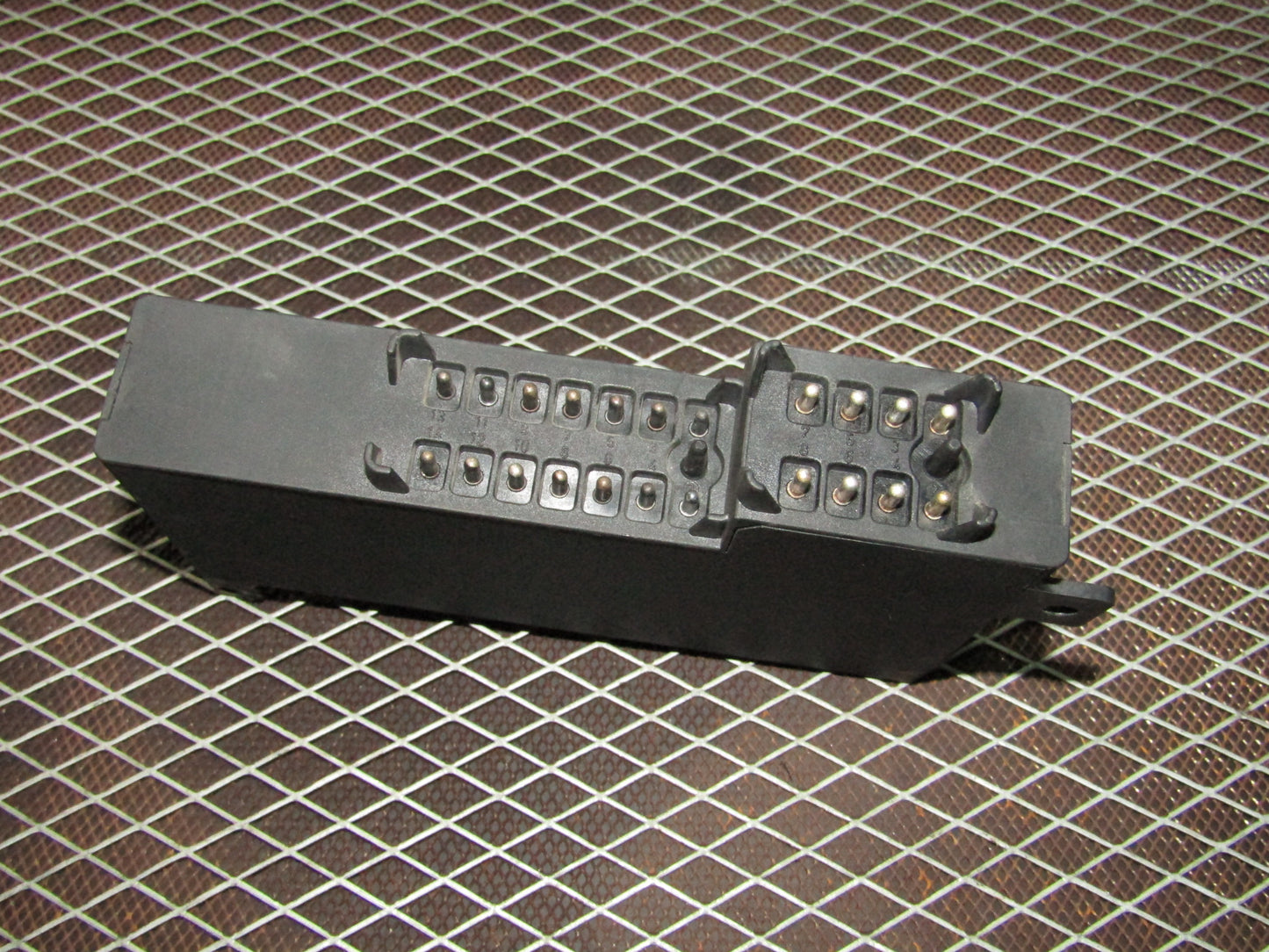 86-93 Mercedes Benz 300E OEM Radio Anti Theft Computer Module 126 820 0826