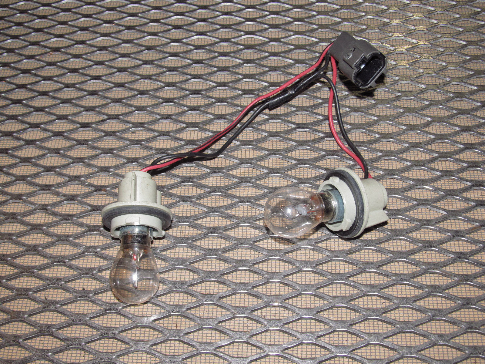 90-96 Nissan 300zx OEM Front Signal Light Bulb Socket - Right