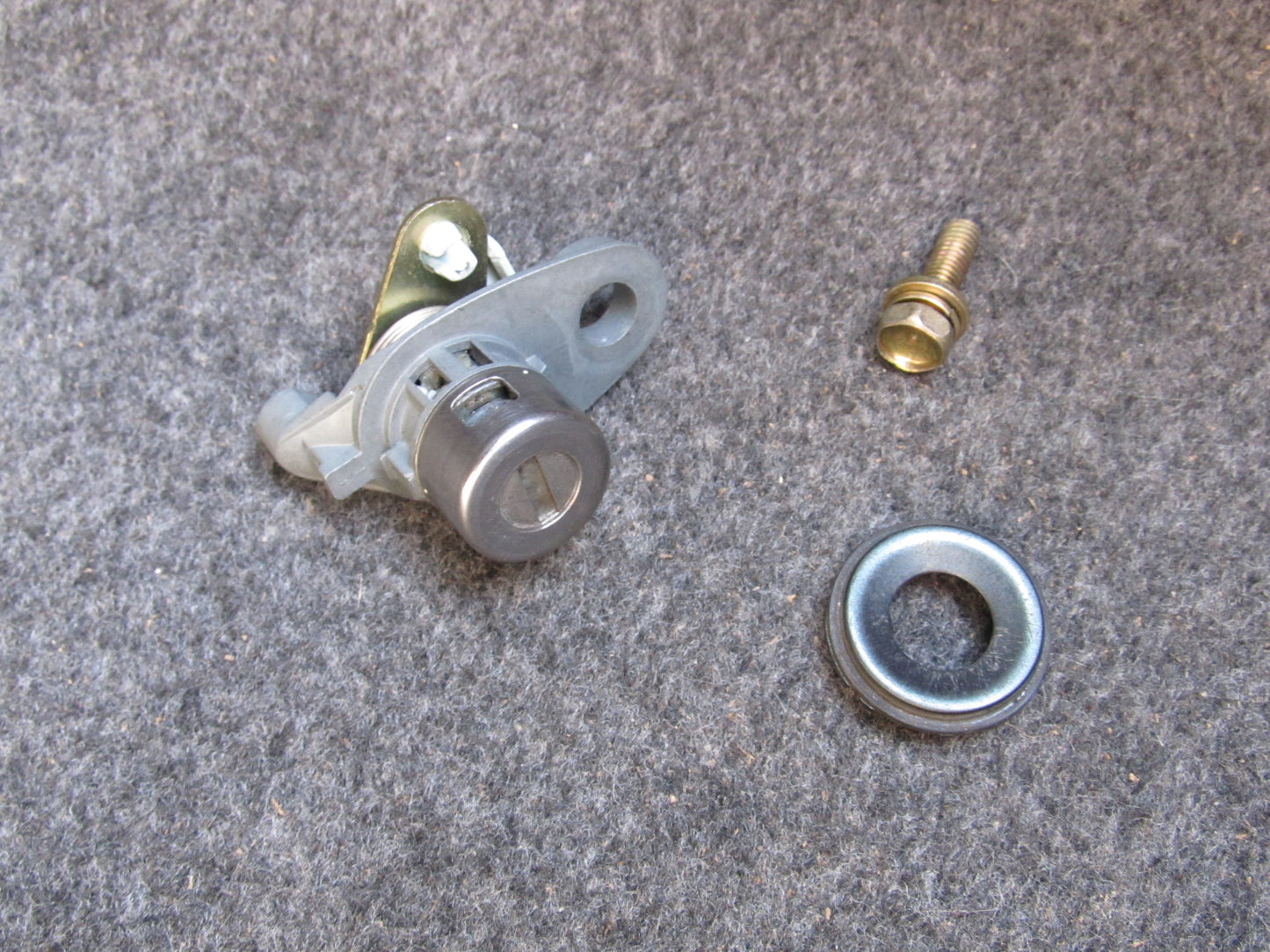 97 98 99 00 01 Honda Prelude OEM Trunk Lock Cylinder Tumbler