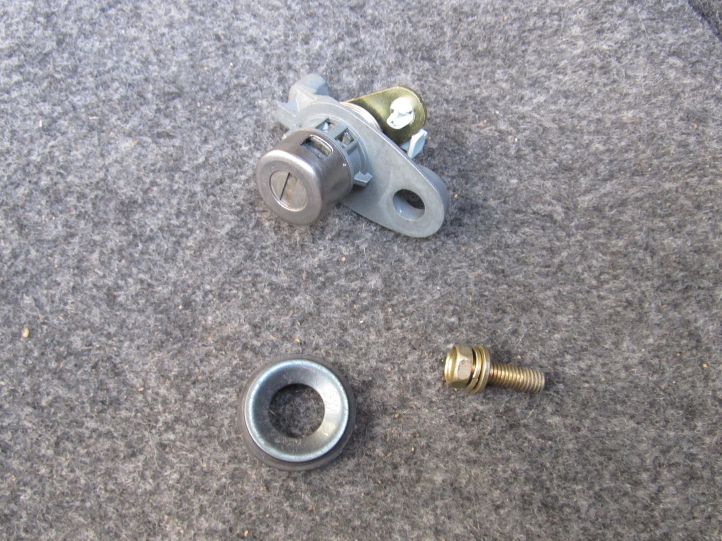 97 98 99 00 01 Honda Prelude OEM Trunk Lock Cylinder Tumbler