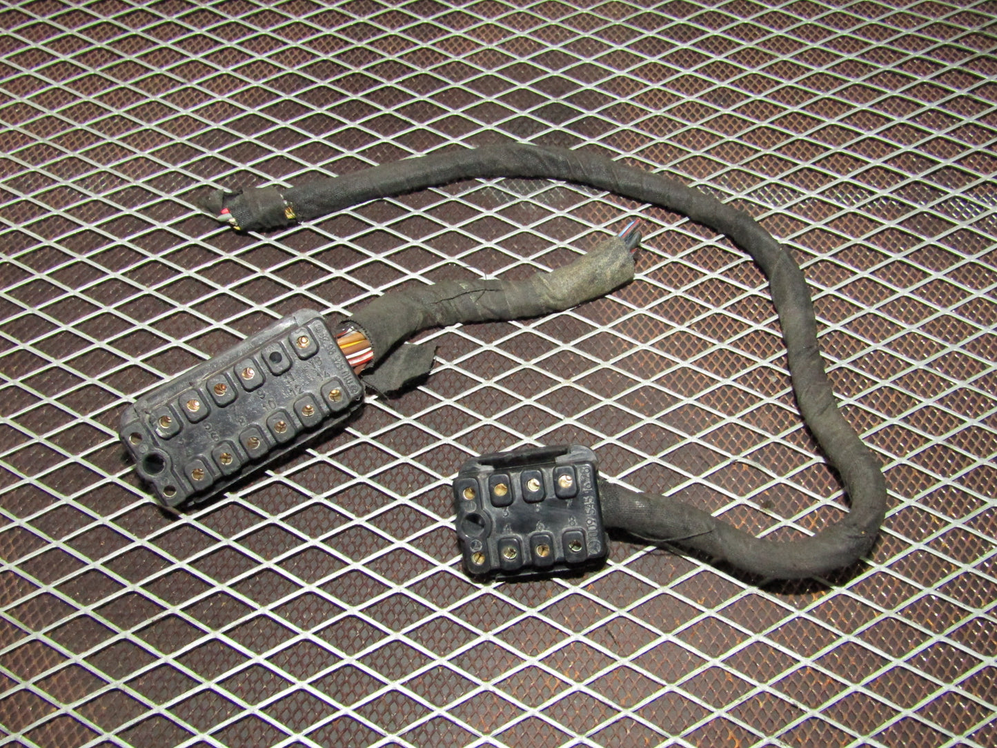 86-93 Mercedes Benz 300E OEM Radio Anti Theft Computer Module Pigtail Harness