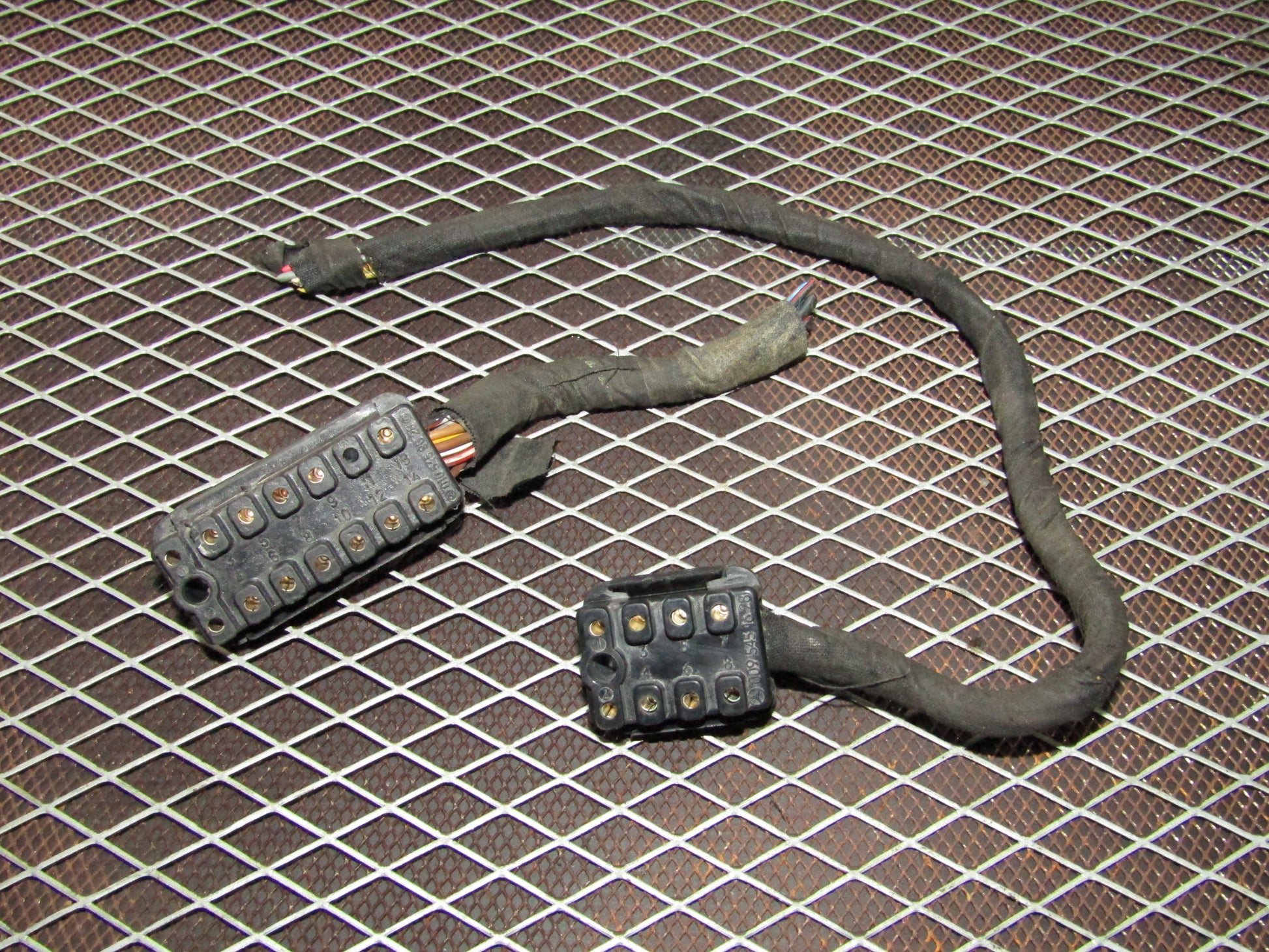 86-93 Mercedes Benz 300E OEM Radio Anti Theft Computer Module Pigtail Harness