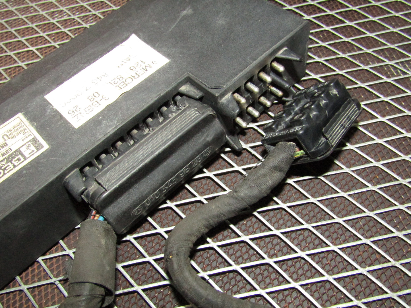86-93 Mercedes Benz 300E OEM Radio Anti Theft Computer Module Pigtail Harness