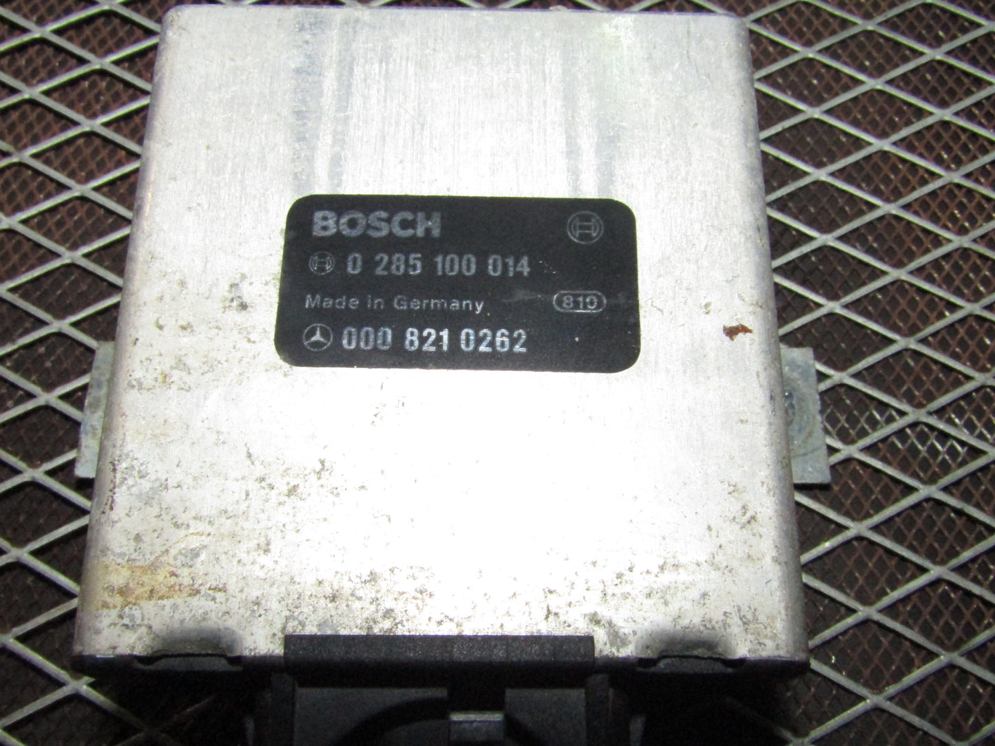 86-93 Mercedes Benz 300E OEM Seat Belt Computer Module - 0 285 100 014