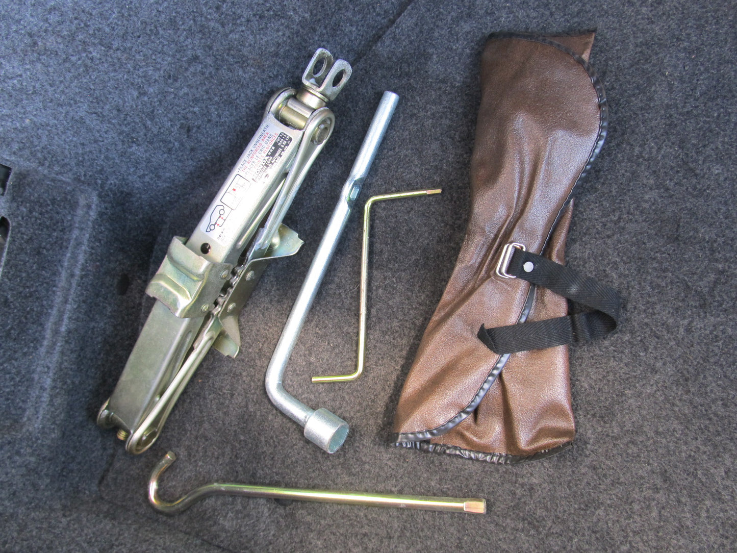 97 98 99 00 01 Honda Prelude OEM Wheel Jack & Tools