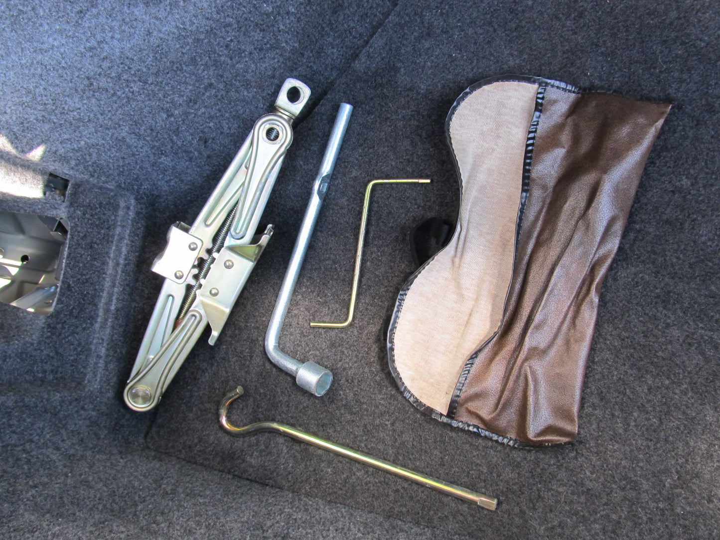 97 98 99 00 01 Honda Prelude OEM Wheel Jack & Tools