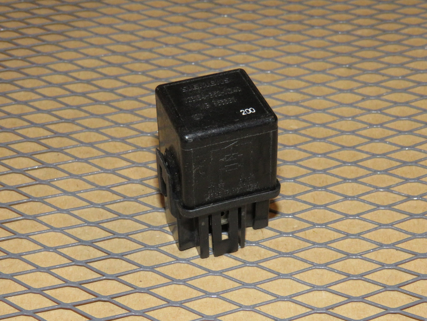 Volvo Relay V23134-B52-X240 / MB 953381