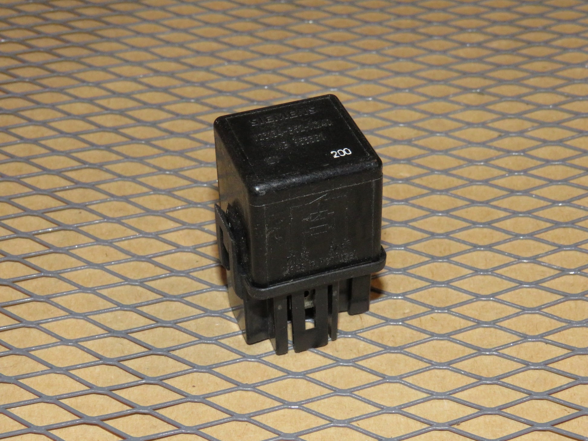 Volvo Relay V23134-B52-X240 / MB 953381