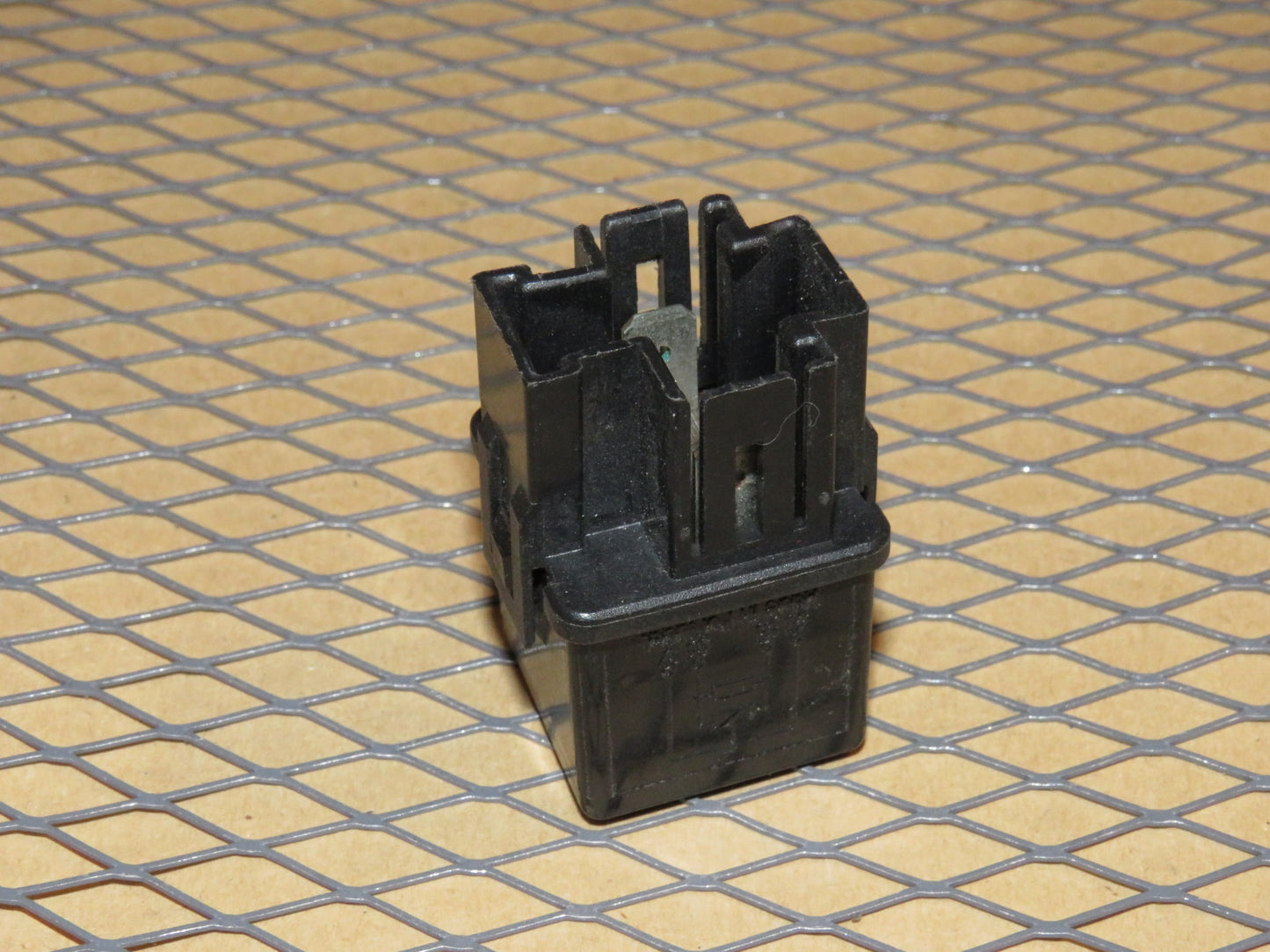 Volvo Relay V23134-B52-X240 / MB 953381
