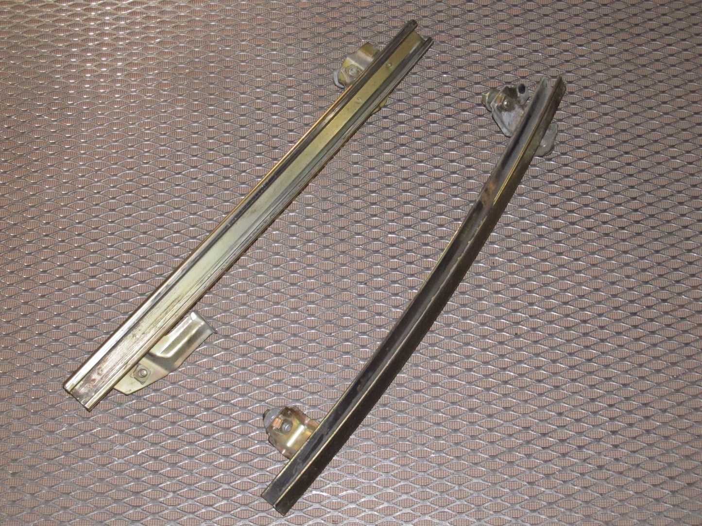 79 80 Datsun 280zx OEM Window Regulator Guide - Left