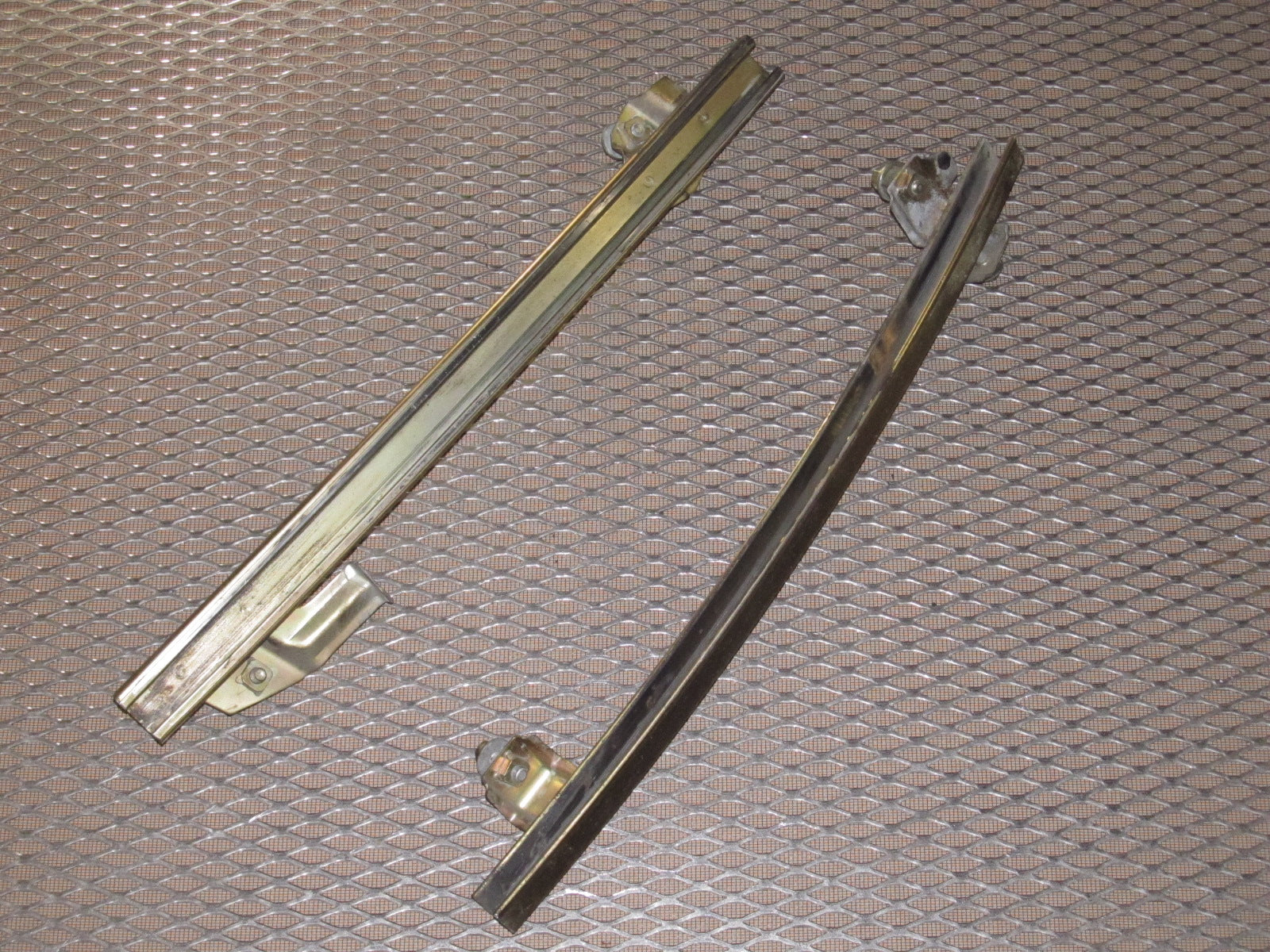 79 80 Datsun 280zx OEM Window Regulator Guide - Left