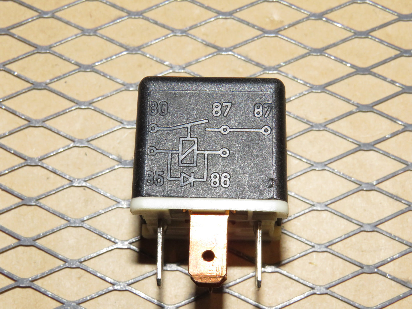 Volvo Relay (J) 9130269 / 4RA 003 510-73