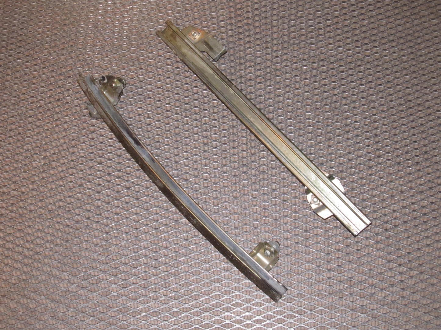 79 80 Datsun 280zx OEM Window Regulator Guide - Right