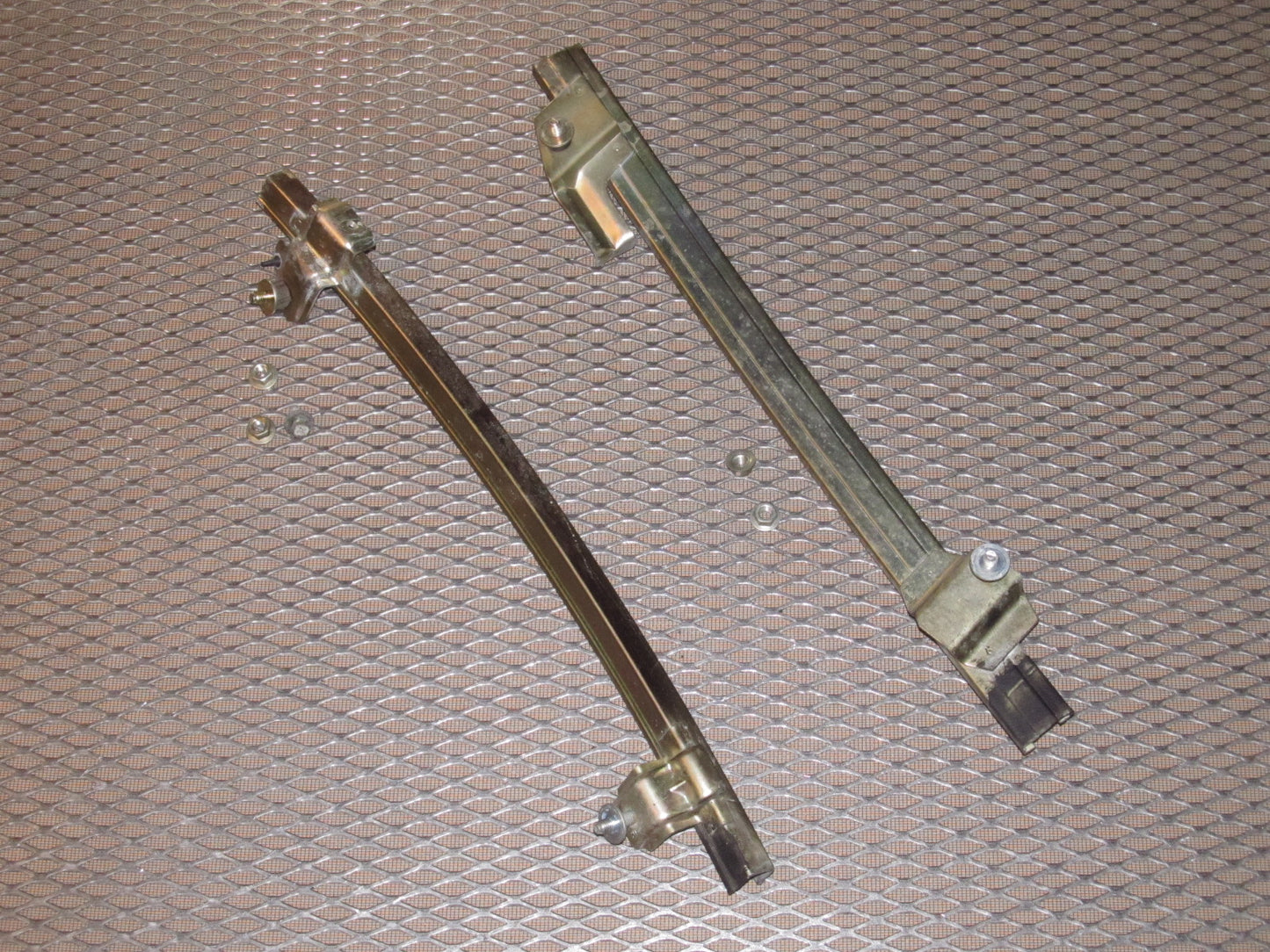 79 80 Datsun 280zx OEM Window Regulator Guide - Right