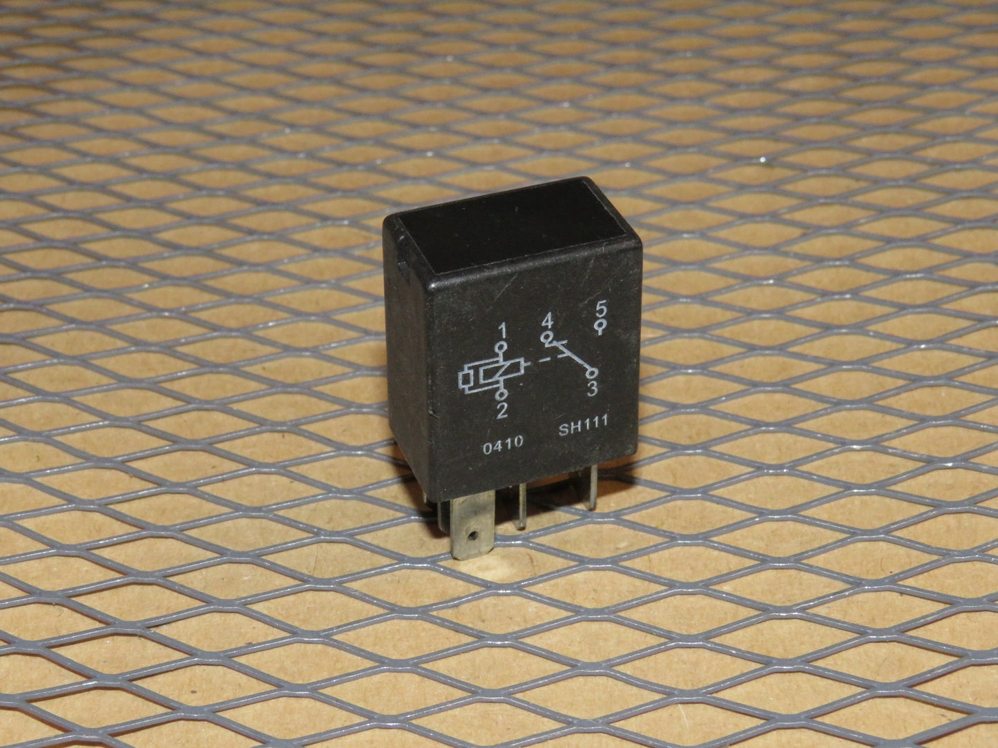 Universal Relay SH111 / 5 Prongs