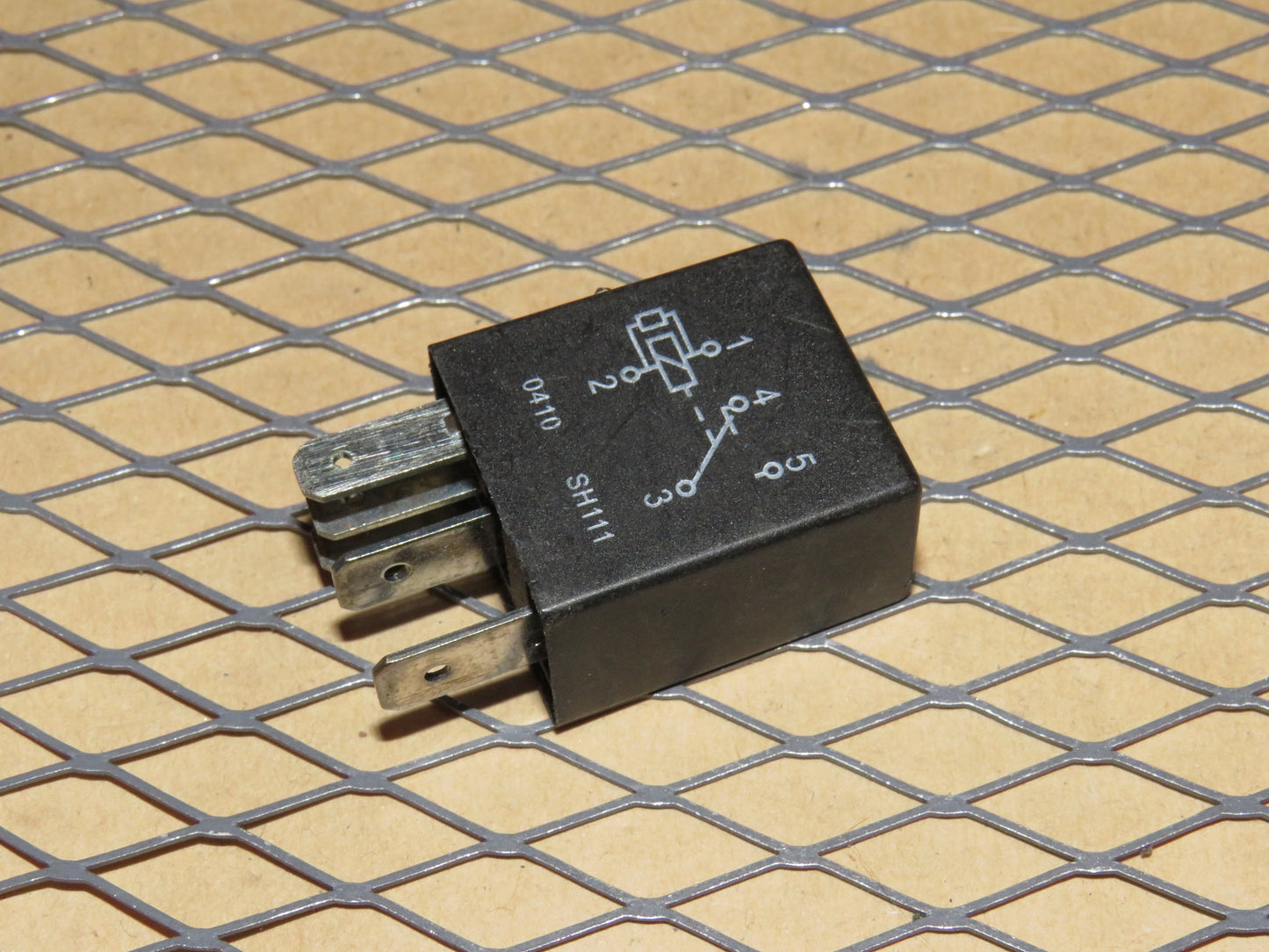 Universal Relay SH111 / 5 Prongs
