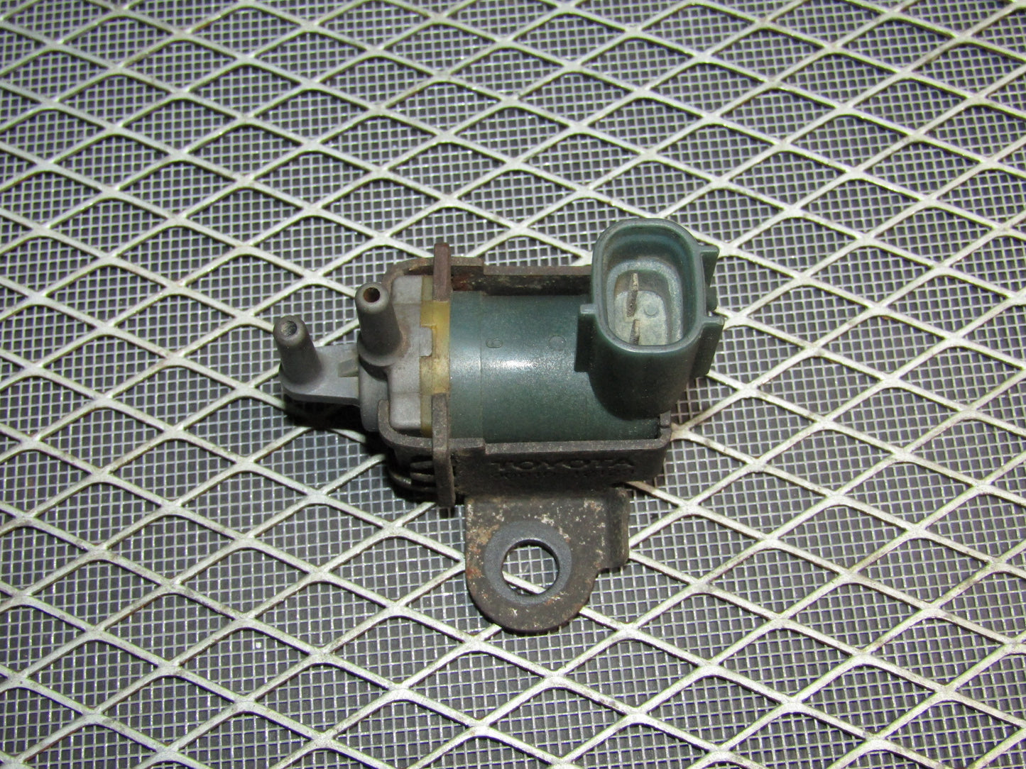 1991 Toyota Crown 2JZ-GE None VVti OEM Engine Vacuum Valve - VSV Blue