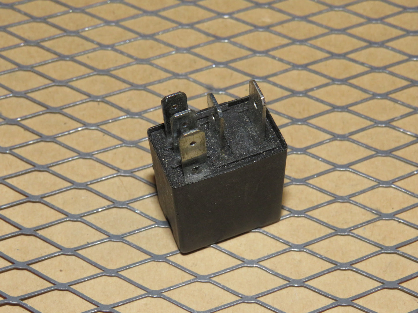 Universal Relay SH111 / 5 Prongs