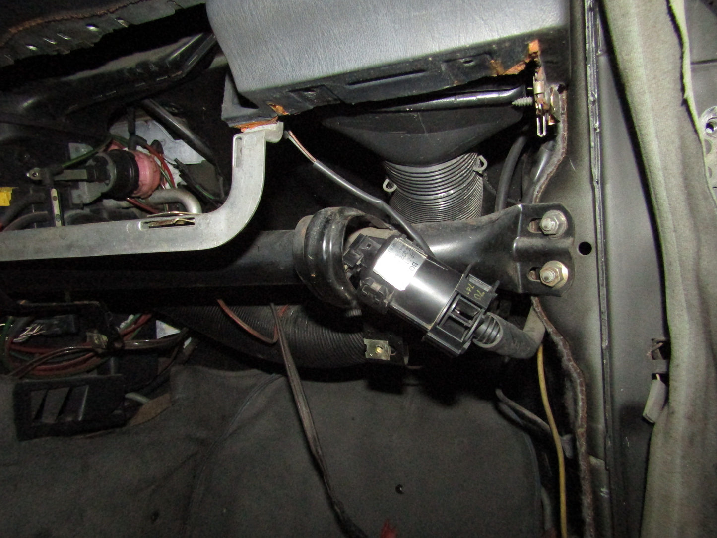 86-93 Mercedes Benz 300E OEM Auto Climate Control Temperature Sensor