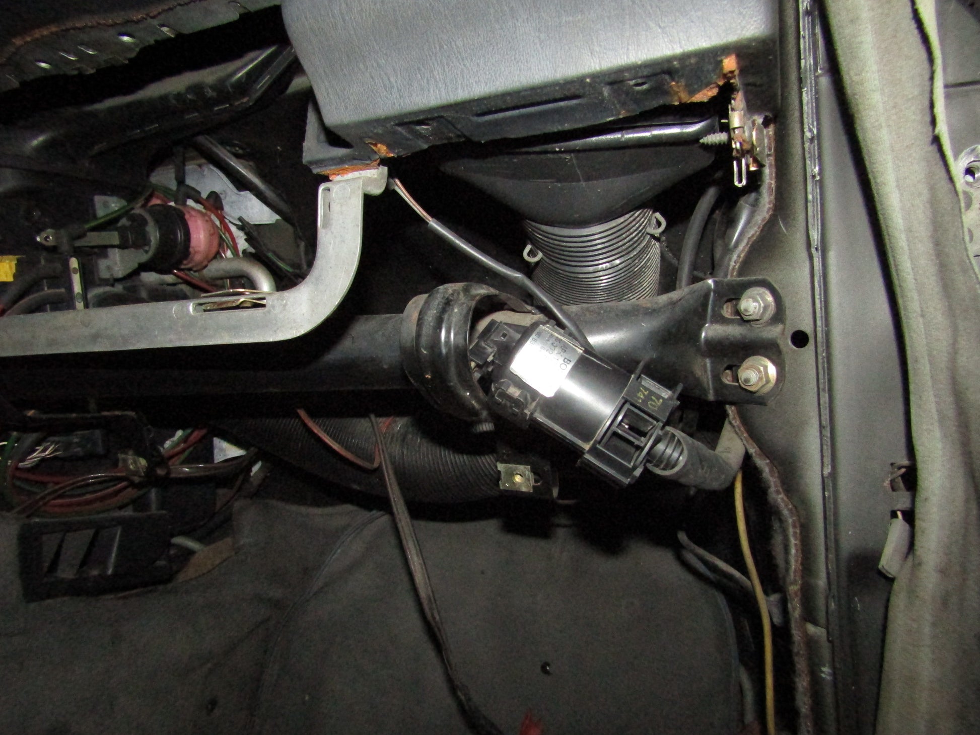 86-93 Mercedes Benz 300E OEM Auto Climate Control Temperature Sensor