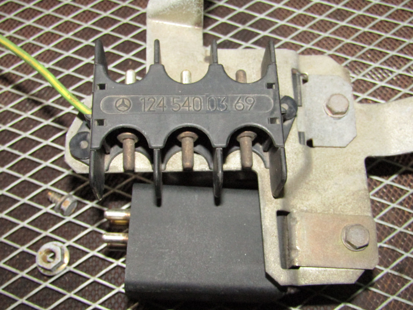 86-93 Mercedes Benz 300E OEM Dash Light & Seat Belt Relay