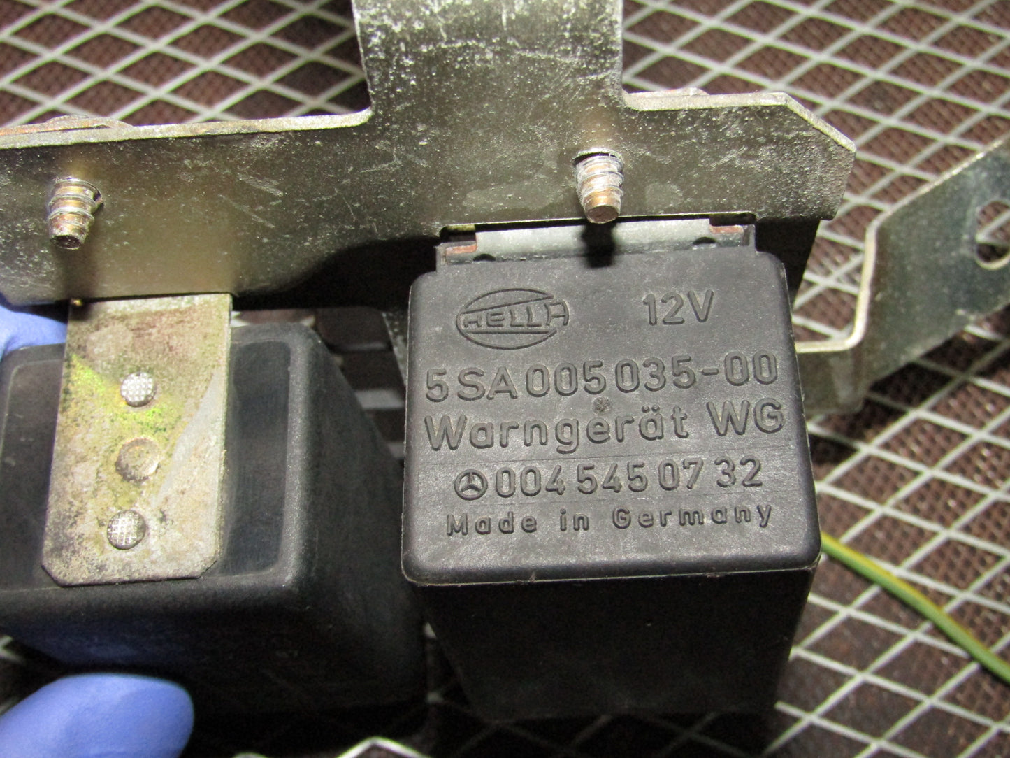86-93 Mercedes Benz 300E OEM Dash Light & Seat Belt Relay