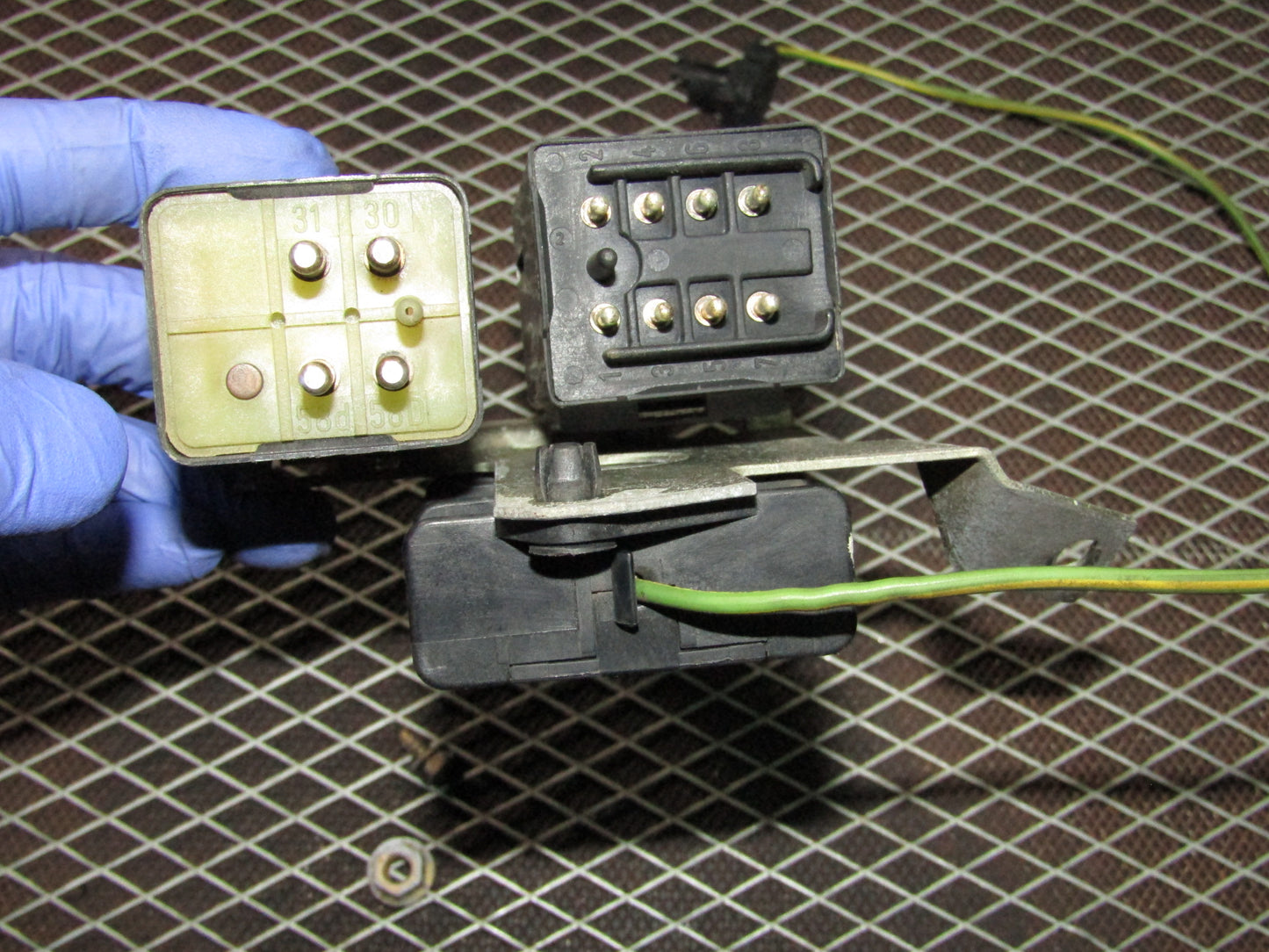 86-93 Mercedes Benz 300E OEM Dash Light & Seat Belt Relay