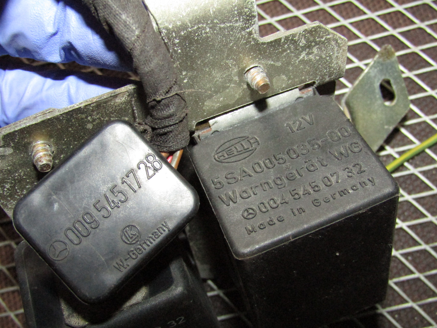 86-93 Mercedes Benz 300E OEM Seat Belt Control Relay Pigtail Harness