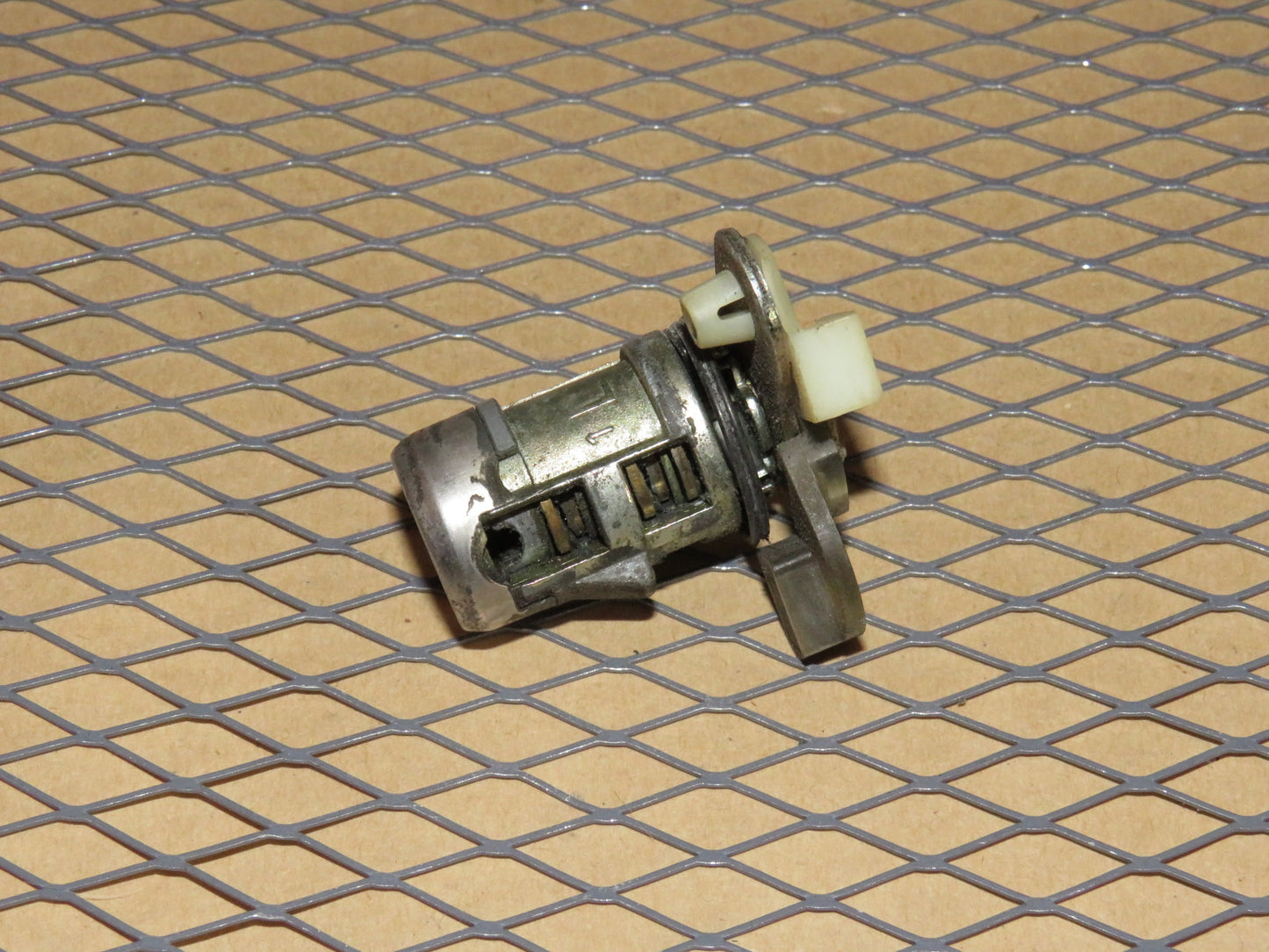 87 88 89 Nissan 300zx OEM Exterior Door Lock Cylinder Tumbler - Left