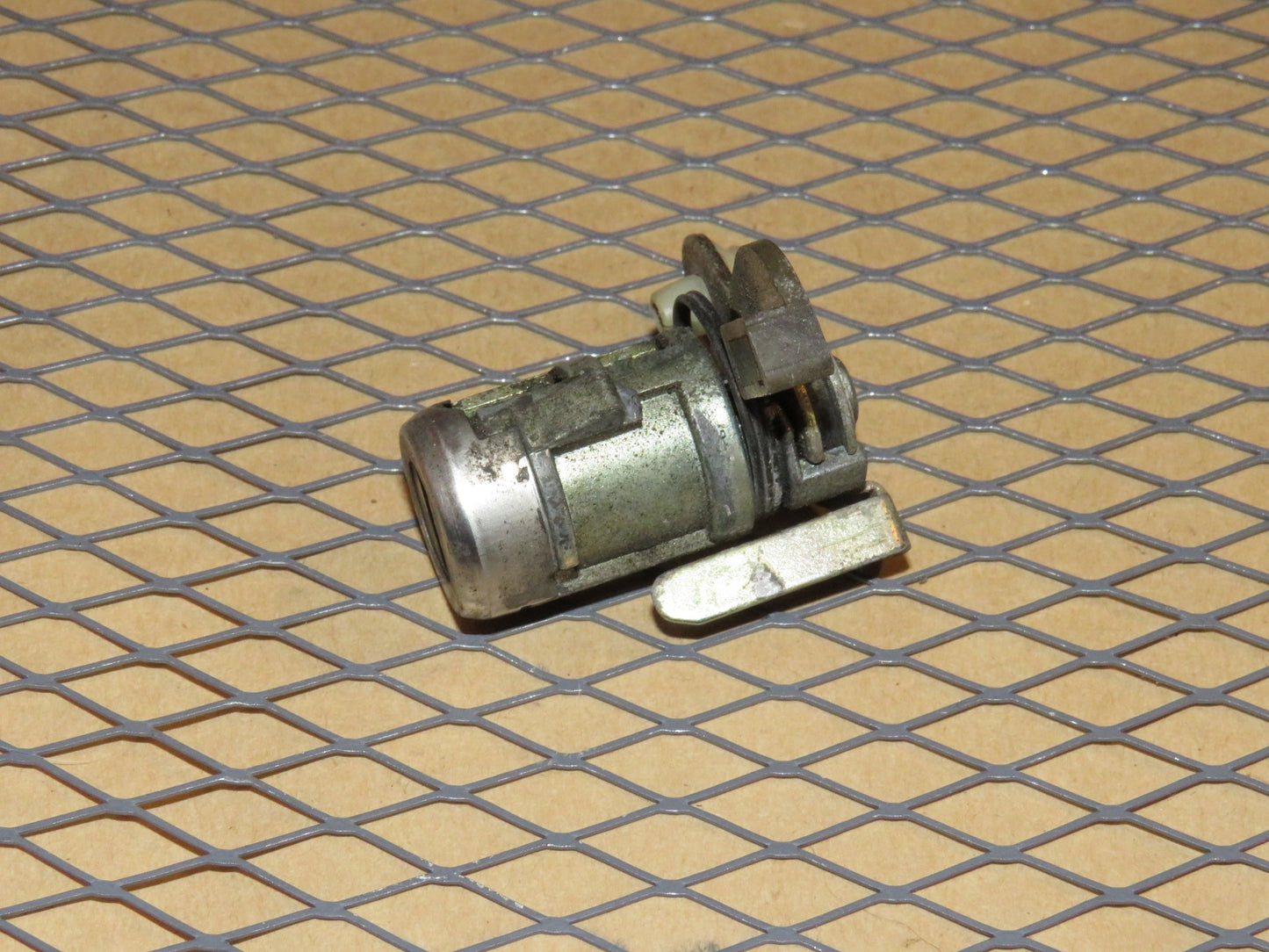 87 88 89 Nissan 300zx OEM Exterior Door Lock Cylinder Tumbler - Left