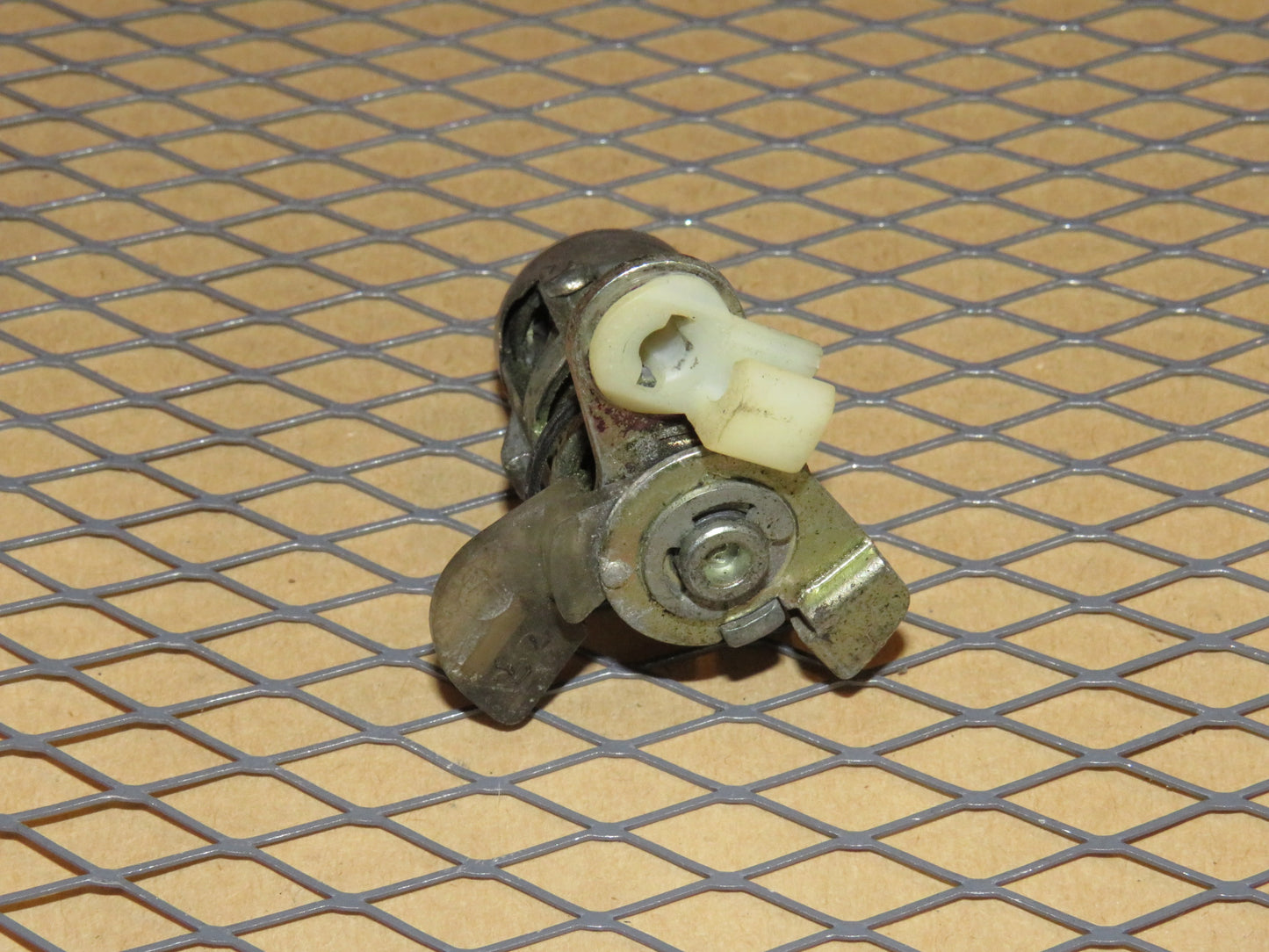 87 88 89 Nissan 300zx OEM Exterior Door Lock Cylinder Tumbler - Left