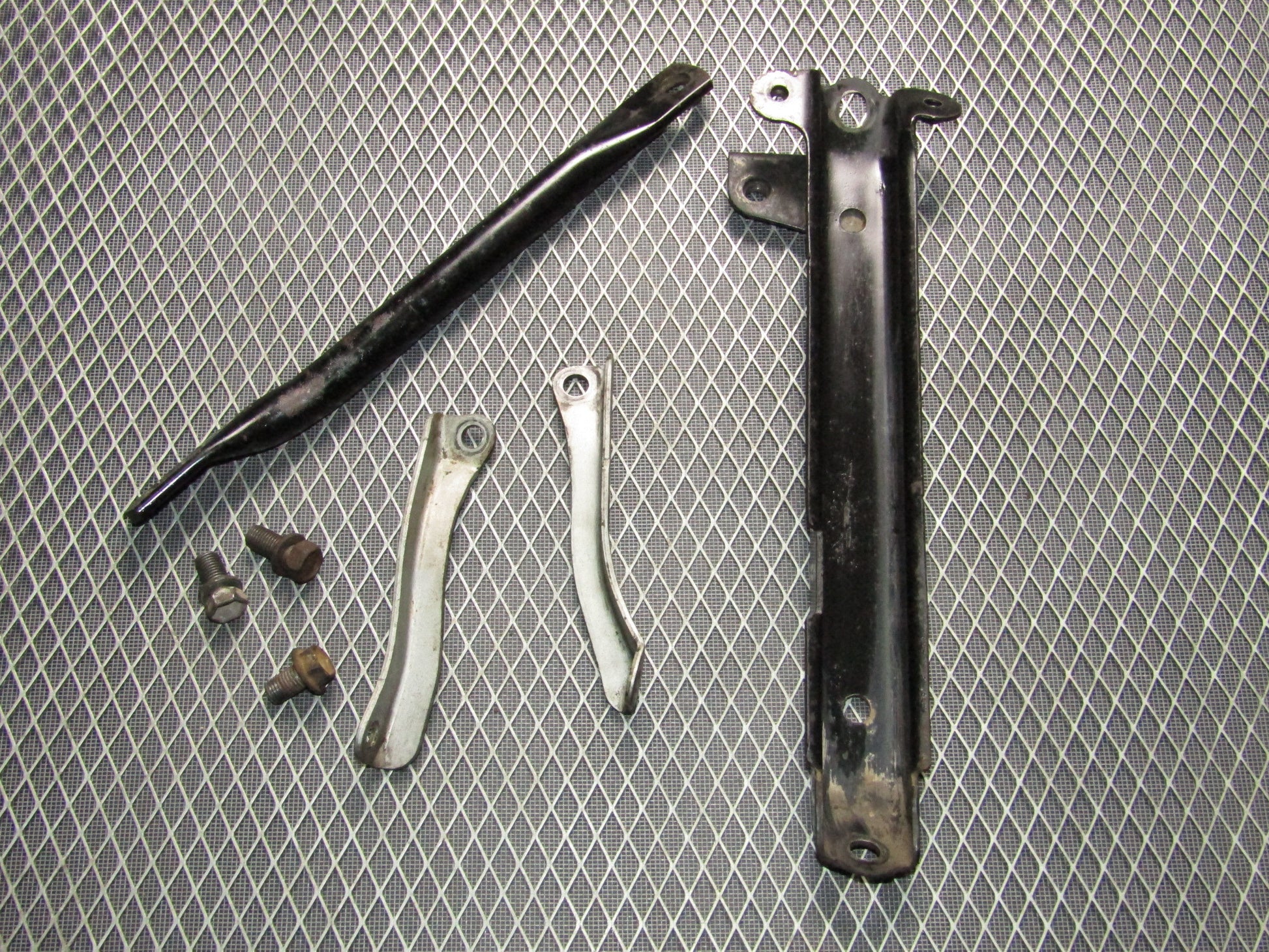 1991 Toyota Crown 2JZ-GE None VVti OEM Intake Manifold Mounting Bracket