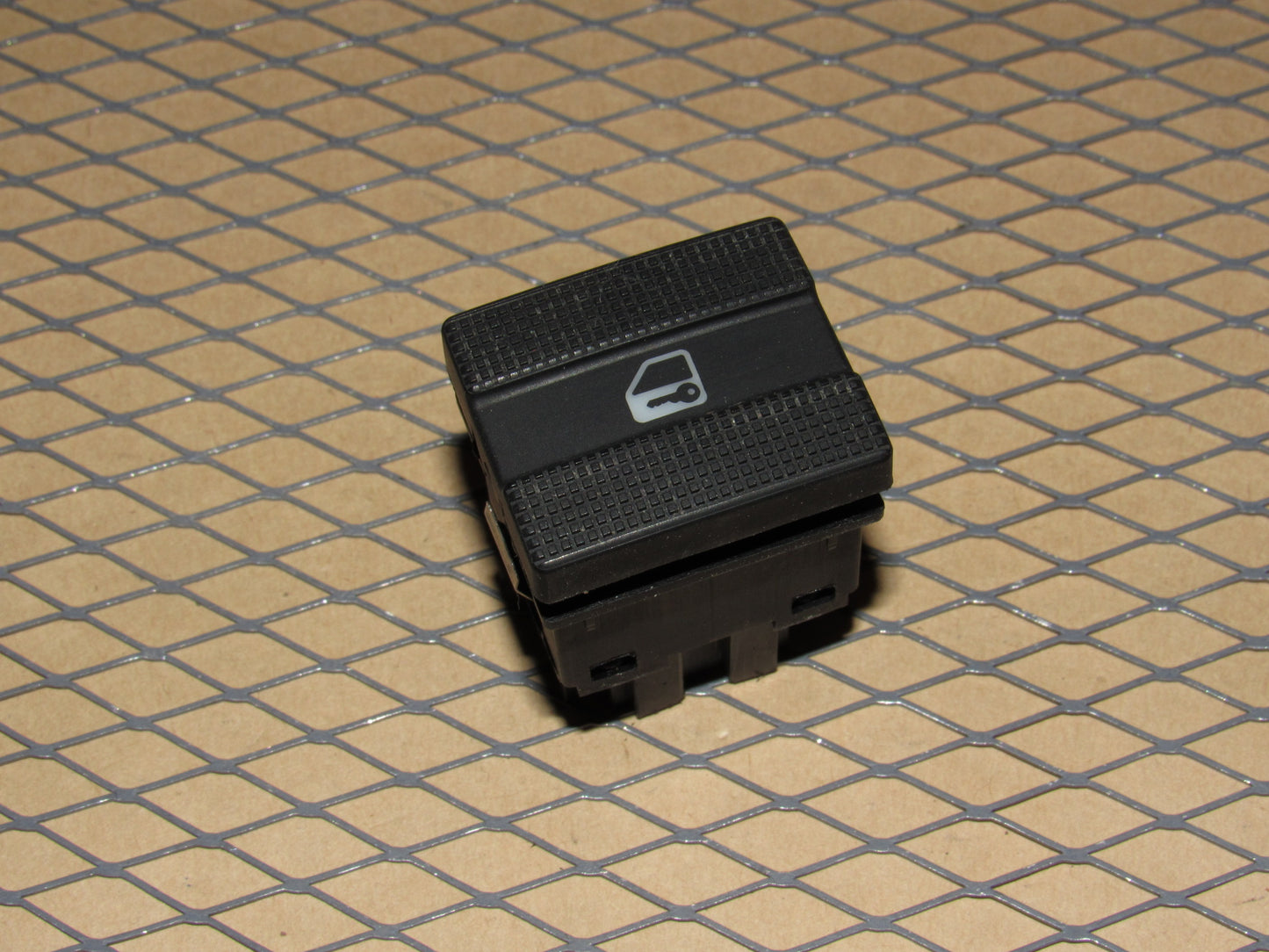 99.5 00 01 02 Volkswagen Cabrio OEM Central Power Door Lock Switch