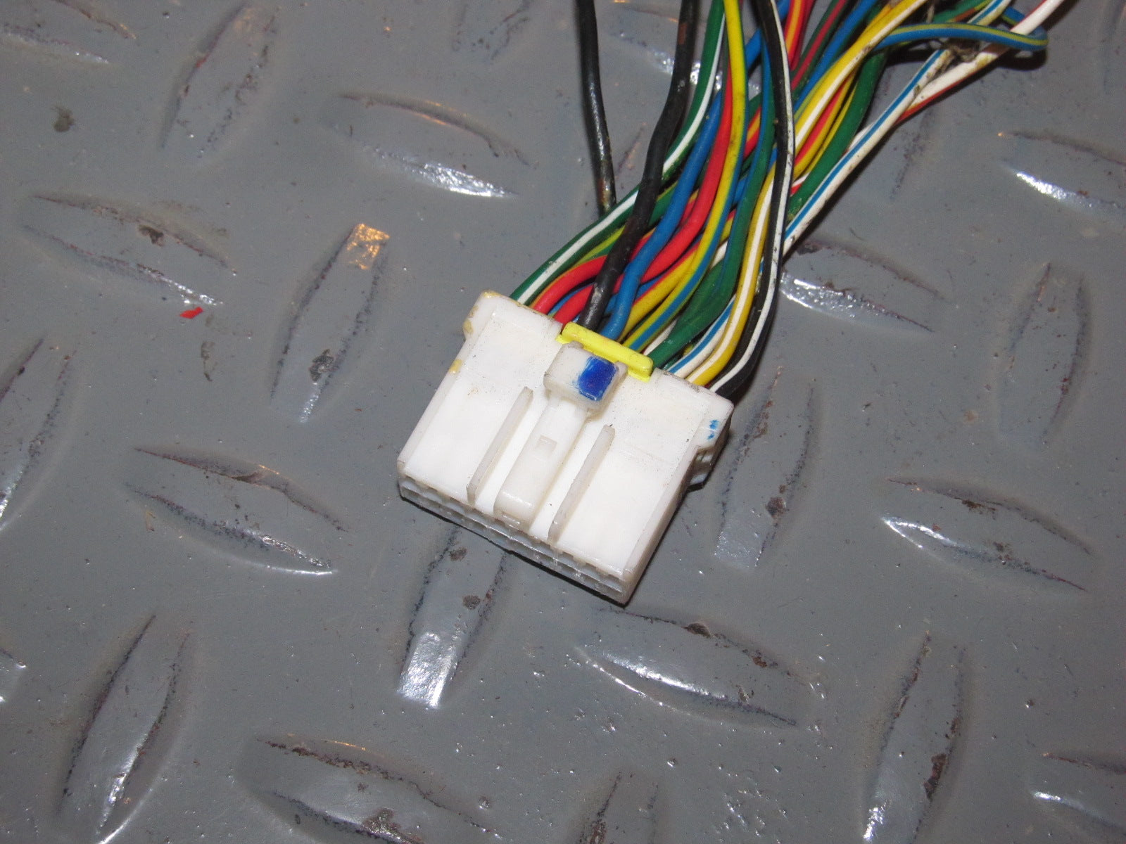 93 94 Mitsubishi Eclipse OEM Seat Belt Control Module Computer Pigtail Harness