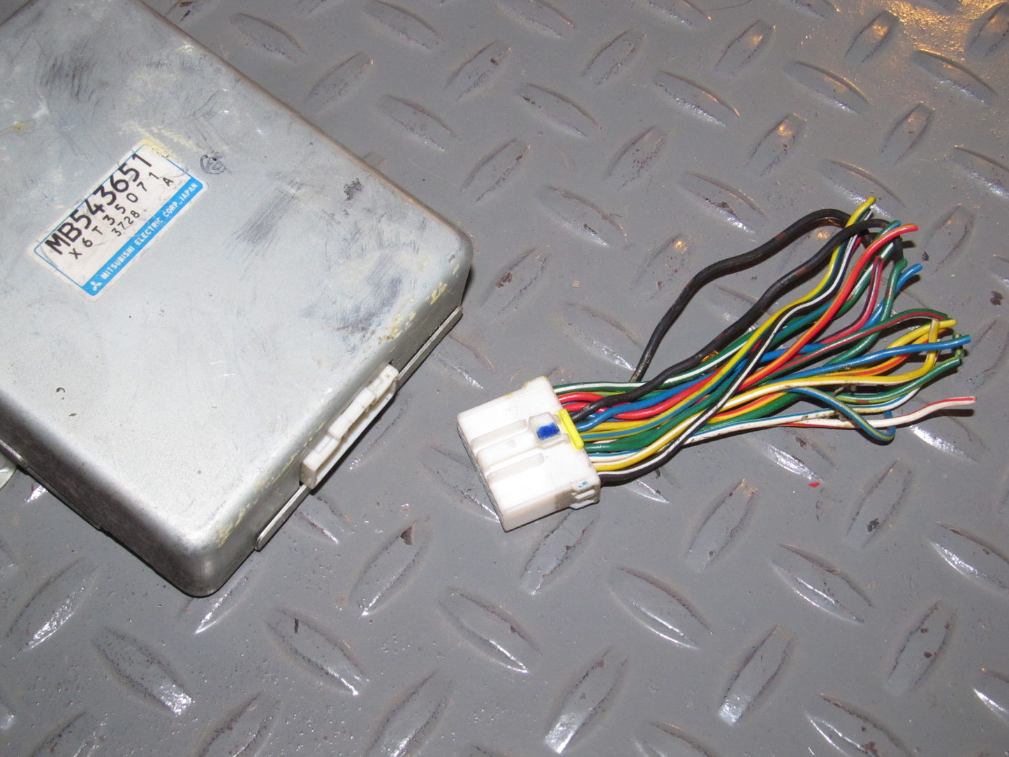 93 94 Mitsubishi Eclipse OEM Seat Belt Control Module Computer Pigtail Harness