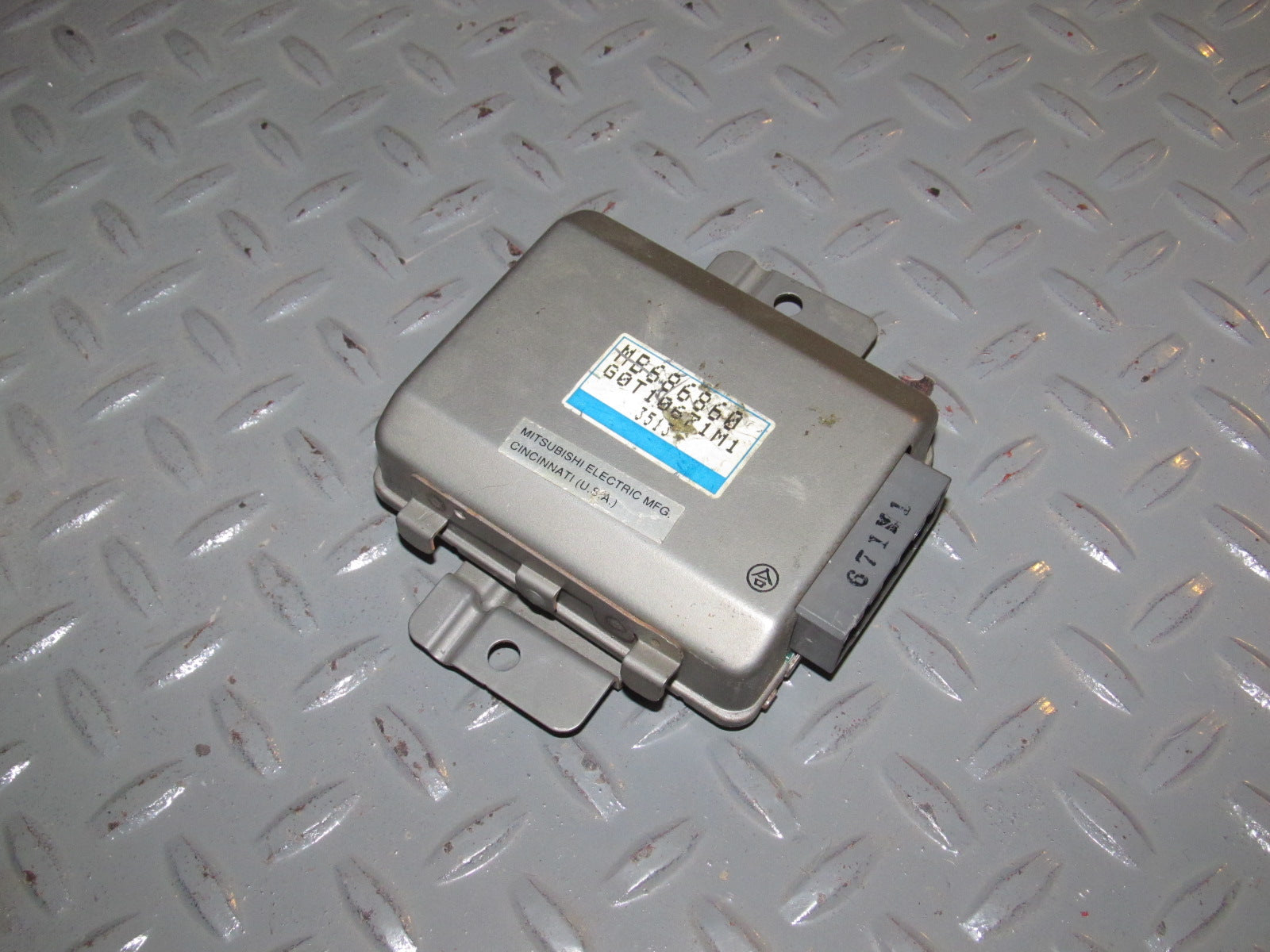 93 94 Mitsubishi Eclipse OEM Cruise Control Module Computer MB686860
