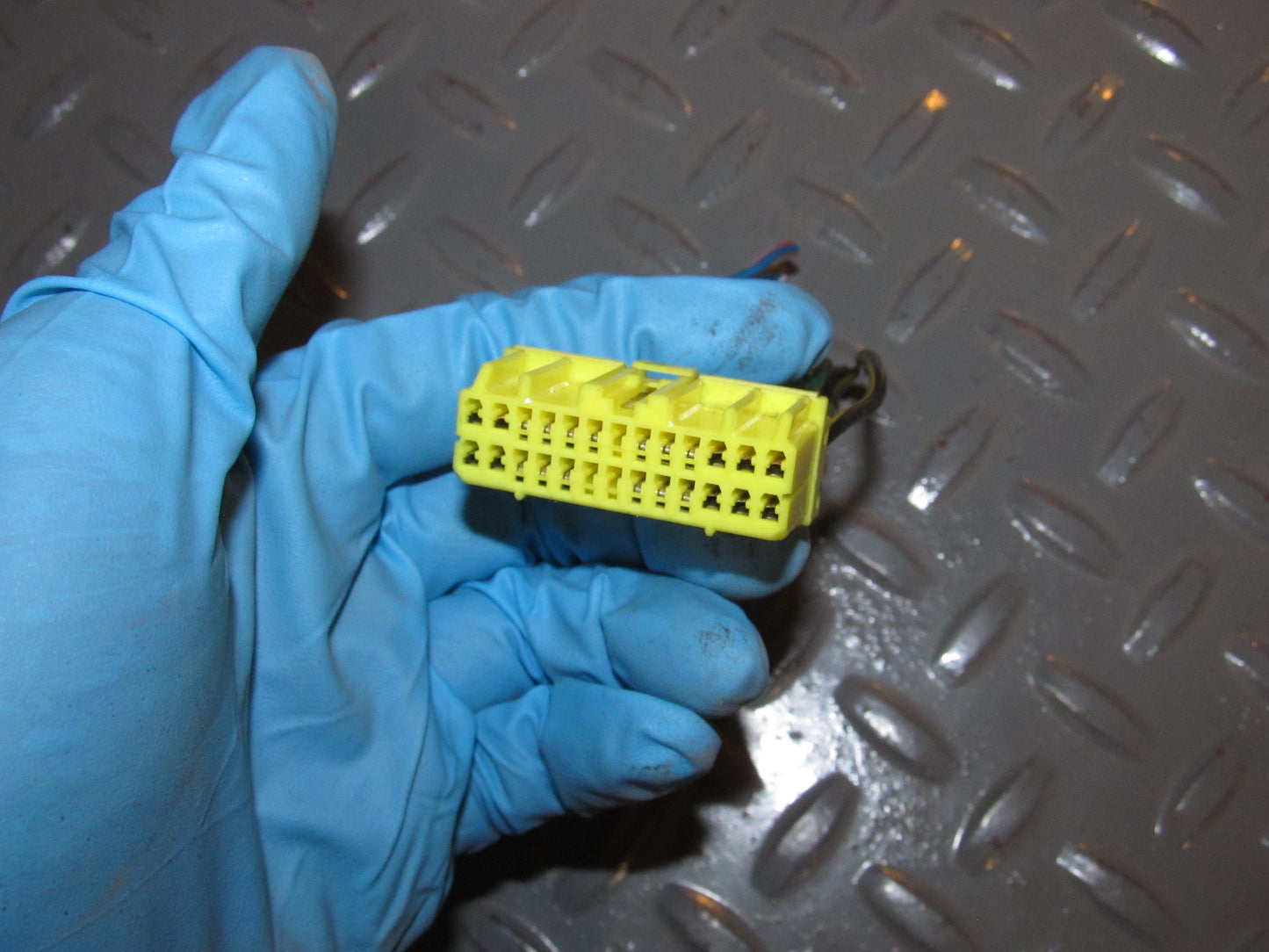 93 94 Mitsubishi Eclipse OEM Cruise Control Module Pigtail Harness