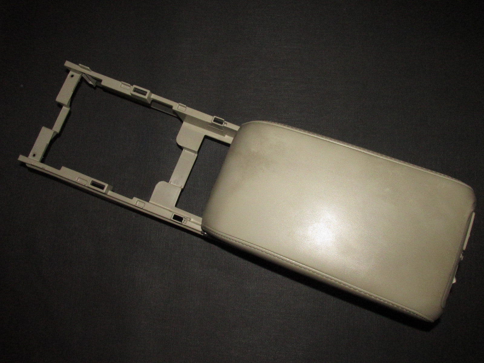 03 04 05 06 Infiniti G35 OEM Center Console