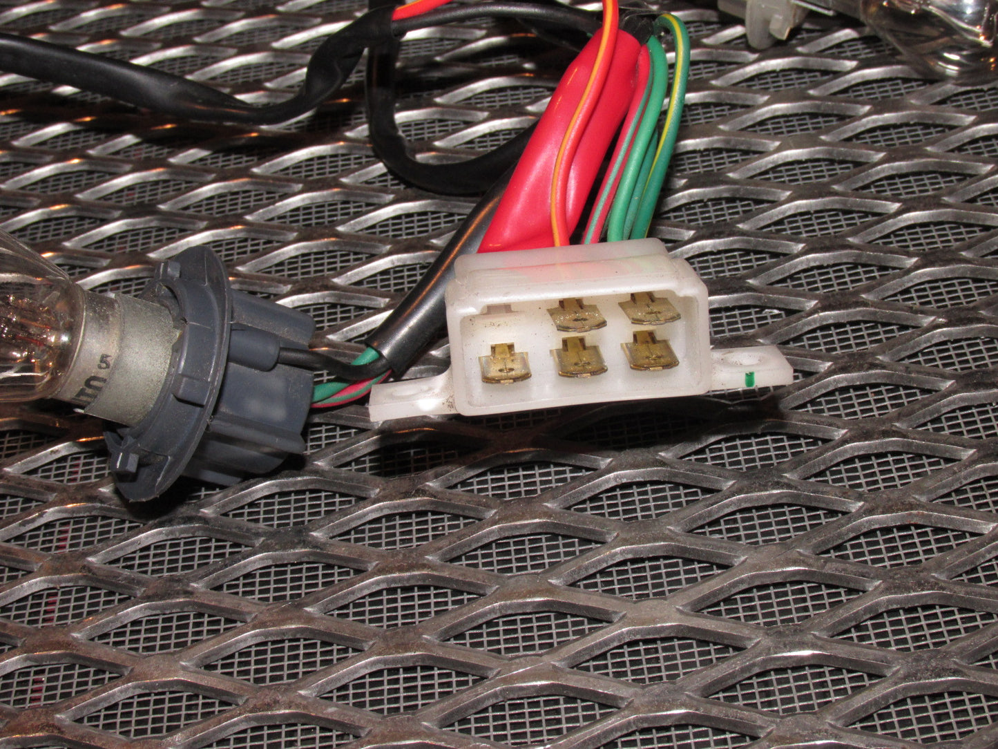 84 85 Mazda RX7 OEM Tail Light Bulb Socket - Left
