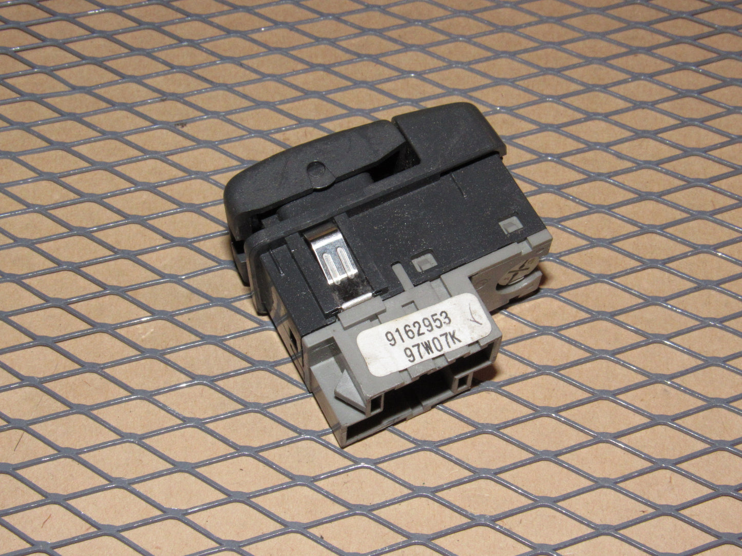 98 99 00 Volvo S70 OEM Traction Tracs Switch