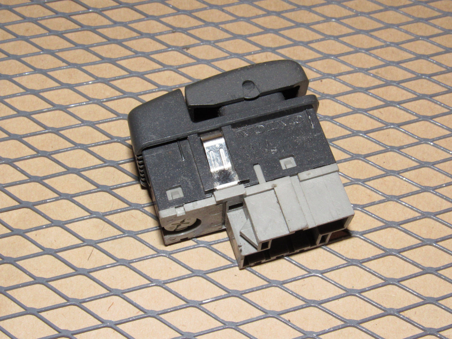 98 99 00 Volvo S70 OEM Traction Tracs Switch